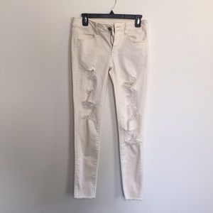 Distressed American eagle skinnies